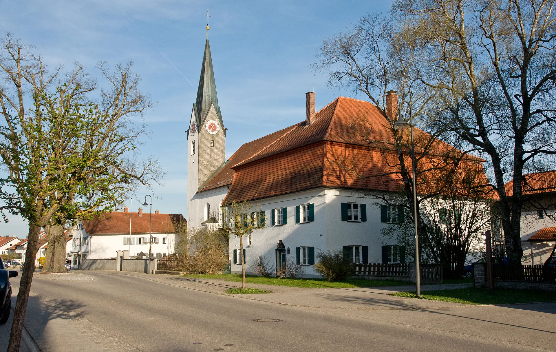 Lind und Kirche in Aitrang